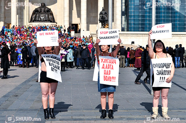 Жагсаал хийсэн эмэгтэйчүүдийг саатуулаагүй