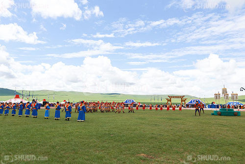 Зуун сая төгрөгийн шагналын сантай тойргийн барилдаан Тэрэлжид болно